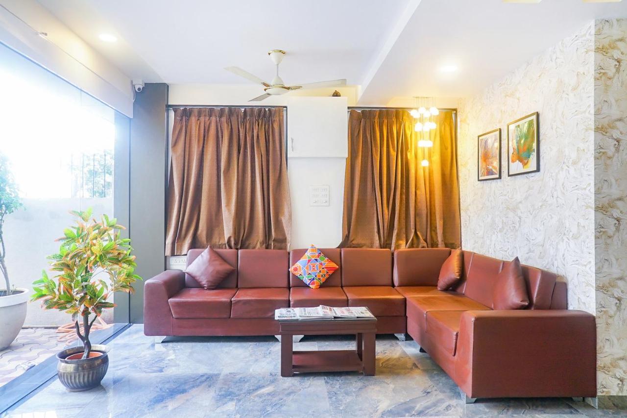 Oyo 15741 Z Inn Phursungi Esterno foto