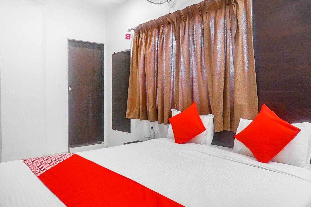Oyo 15741 Z Inn Phursungi Esterno foto