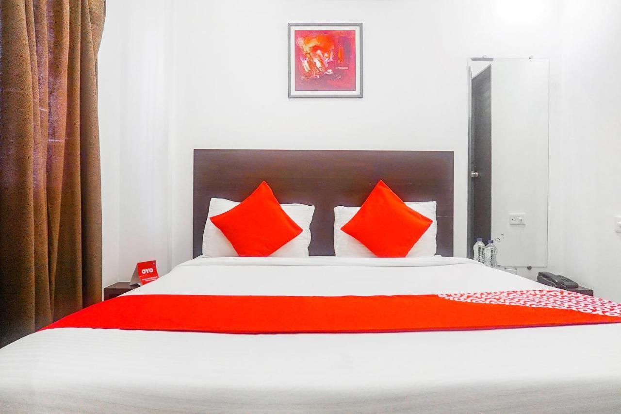 Oyo 15741 Z Inn Phursungi Esterno foto