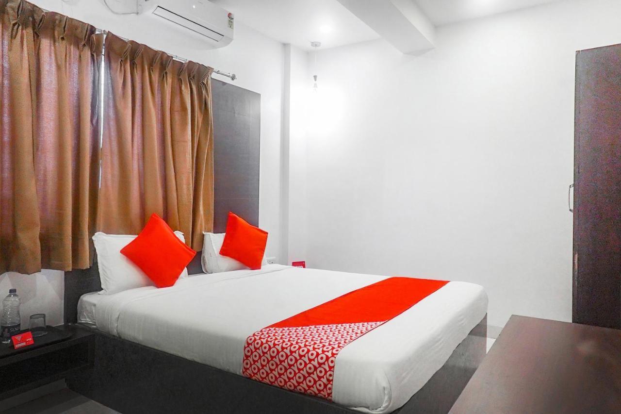 Oyo 15741 Z Inn Phursungi Esterno foto
