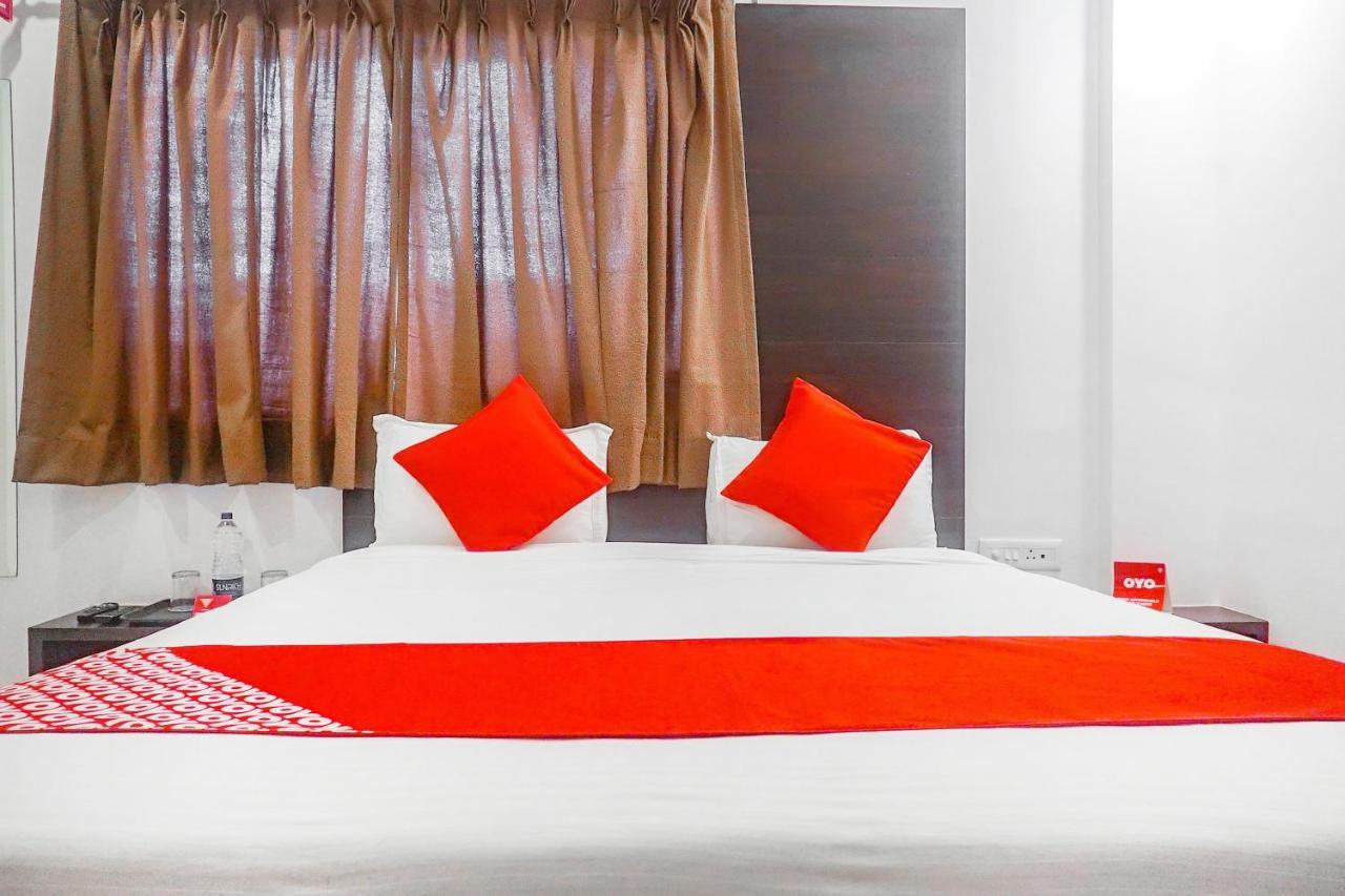 Oyo 15741 Z Inn Phursungi Esterno foto