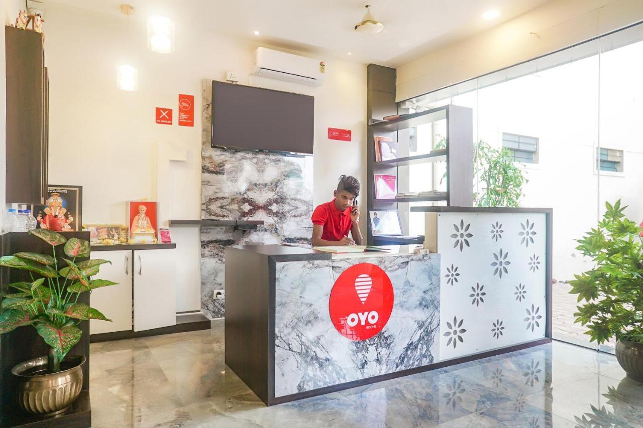 Oyo 15741 Z Inn Phursungi Esterno foto